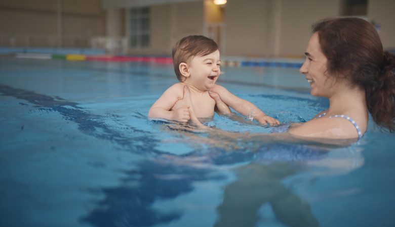 Como nadar na piscina e garantir a segurança de toda a família